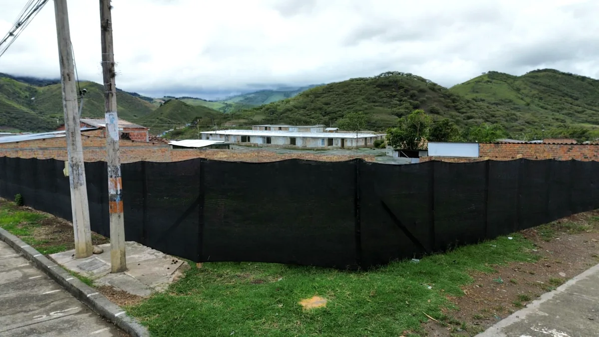 Vista real del terreno y su entorno urbano