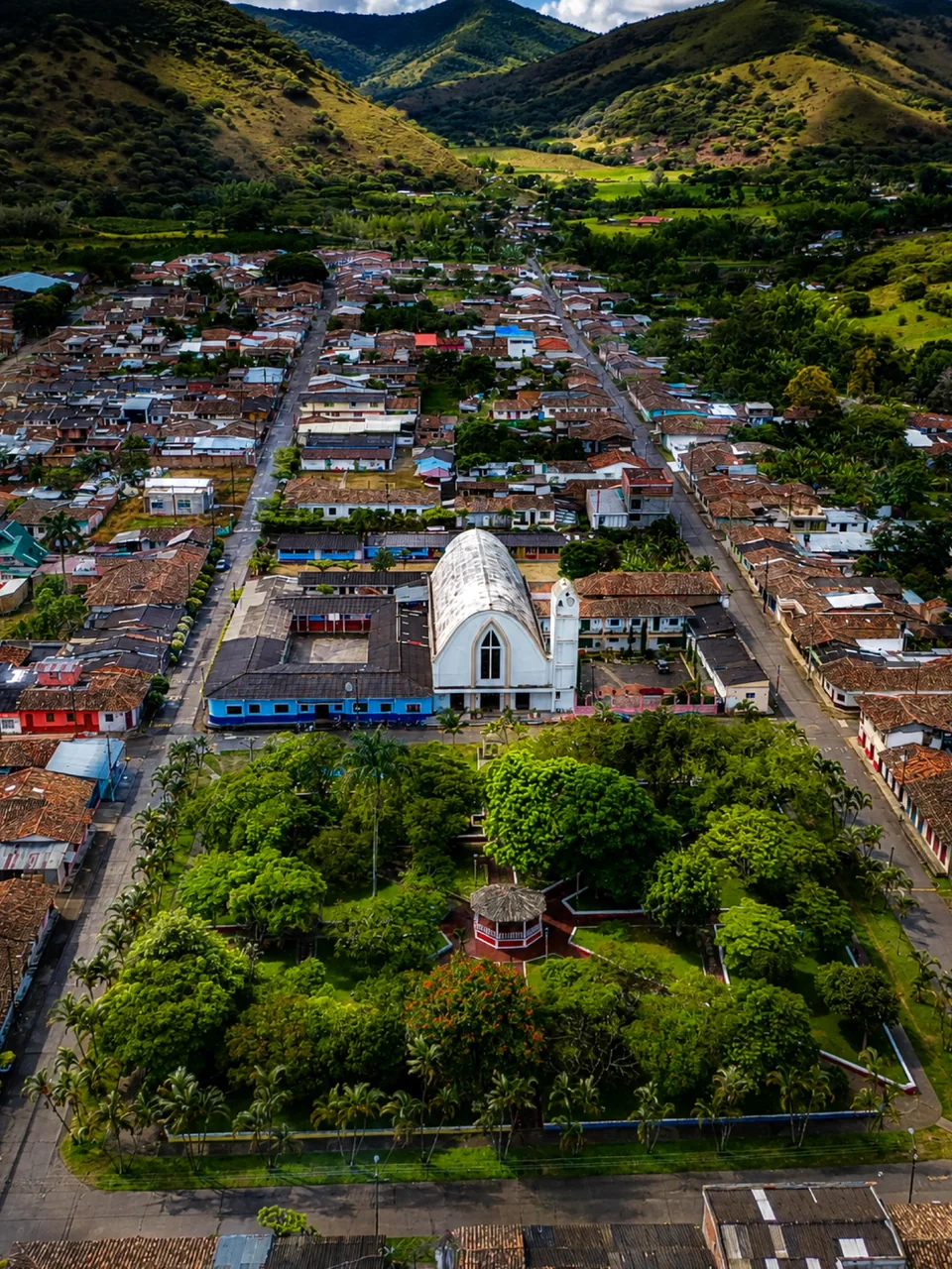 Vista aérea del pueblo de El Dovio, Valle del Cauca